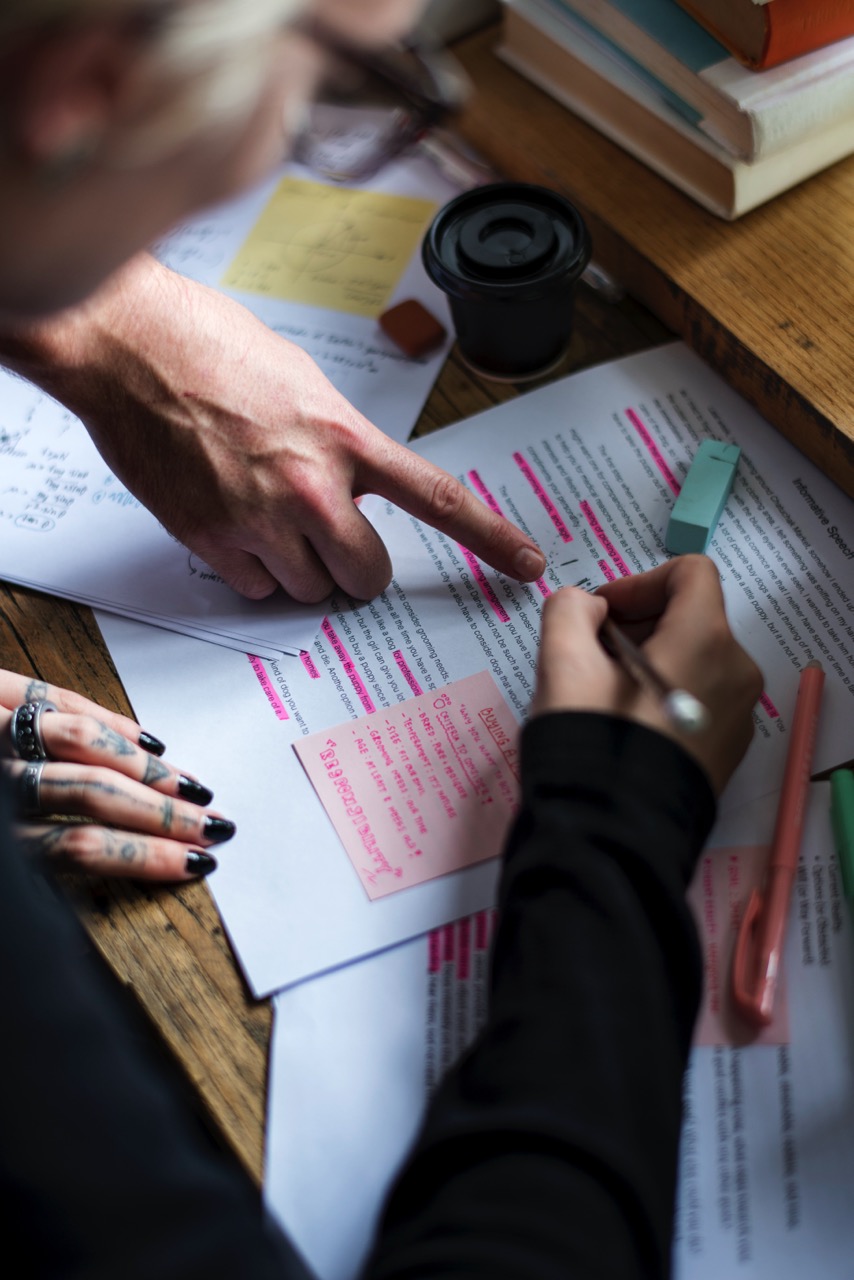 Editor Checking Words on Journal Article Befor Publish